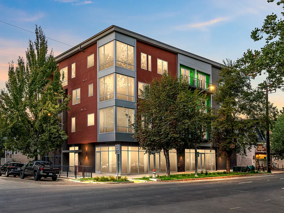 927 U St #203