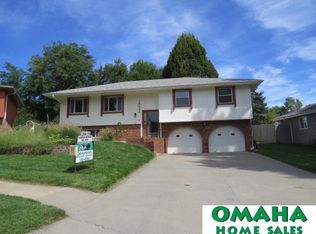 15222 Douglas Cir, Omaha, NE 68154