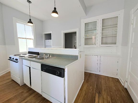 5th image of 11 E 32nd St #A