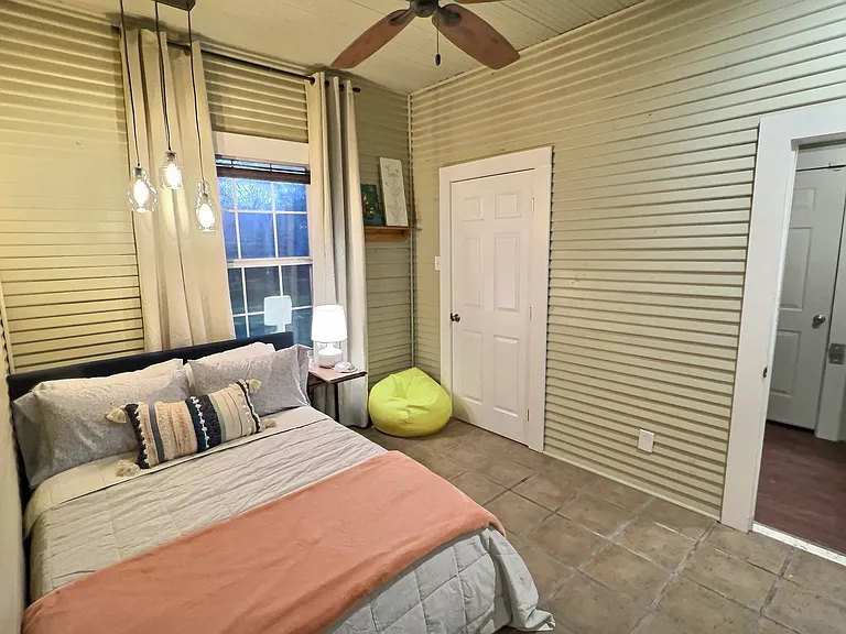 404 W Walnut St — Photo 13