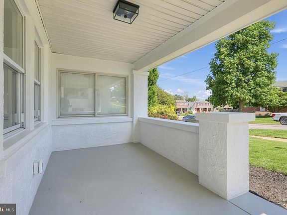 4th image of 341 W 11th Ave