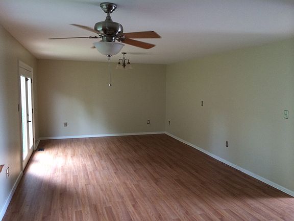 3rd image of 9 Mansion Ct W