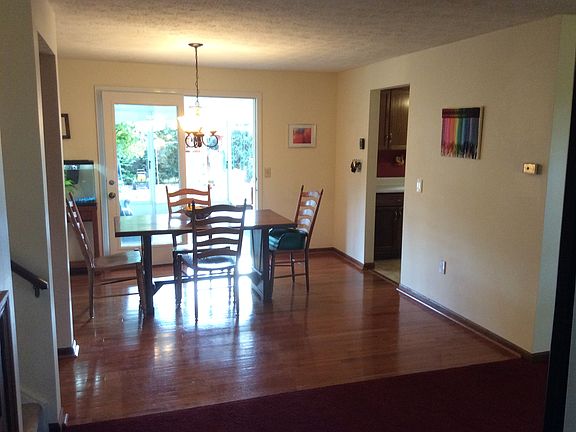 4th image of 9 Highview Cir