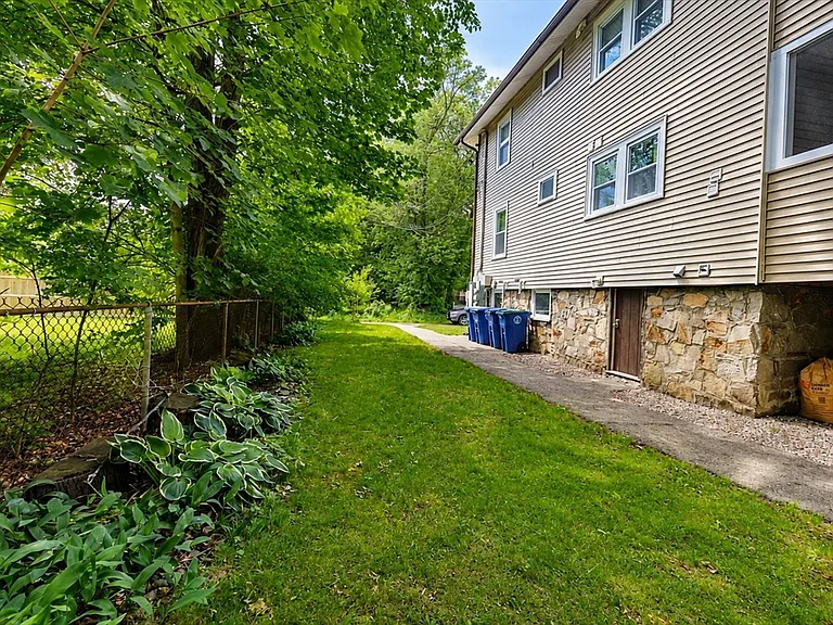 11 Sterling Park #1R — Photo 16