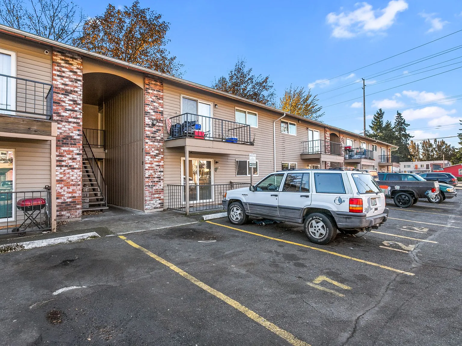 Emerald Grove Apartments — Photo 2