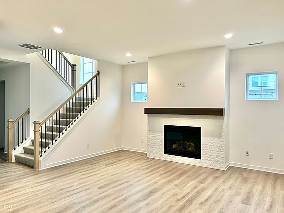 4th image of 15109 Larchwood Dr