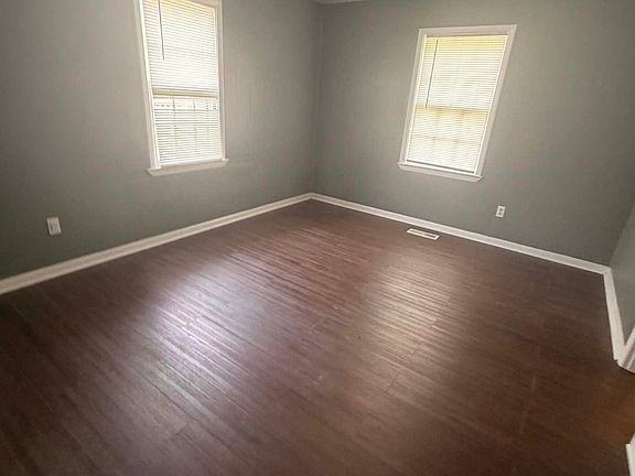3rd image of 301 Shoal Creek Trl NE