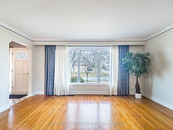 5th image of 39 Bradstock Rd