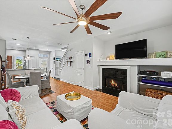5th image of 1043 Park West Dr