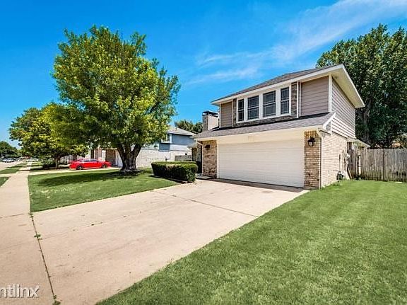 3rd image of 2821 White Oak Dr