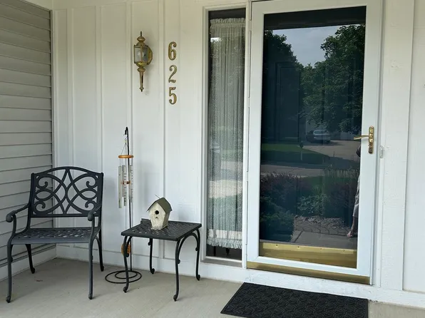 625 Kentwood Ct, Lake Orion, MI 48362