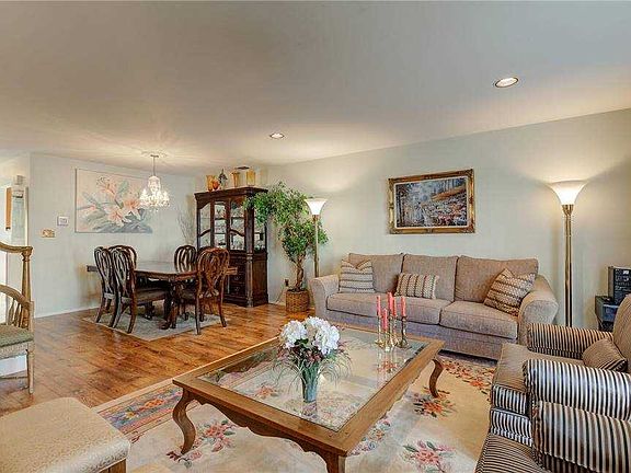 5th image of 102 Cottonwood Ct #102