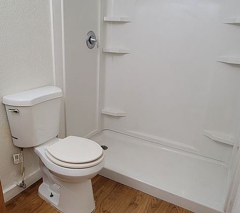 2nd image of 2434 Louise St APT 6