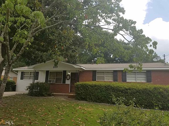 2nd image of 209 Palomino Ln
