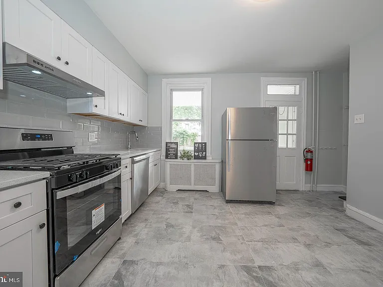 201 Dupont St — Photo 13