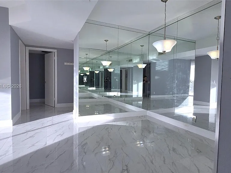 3610 Yacht Club Dr #615 — Photo 3