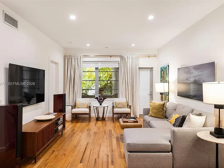 1551 Lenox Ave #8 — Photo 5