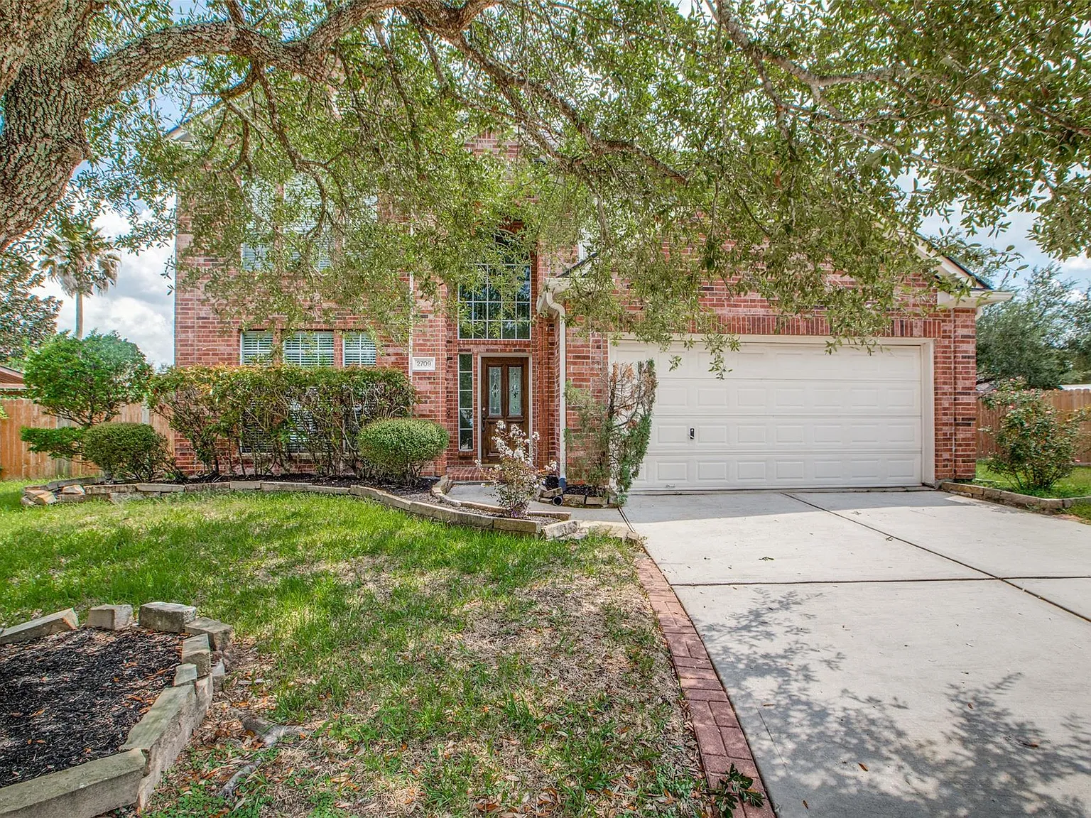 4 bed, 2.5 bath, 2443 sqft, $2,650 — Photo 2