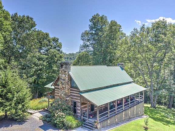 3rd image of 220 Lady Slipper Ln