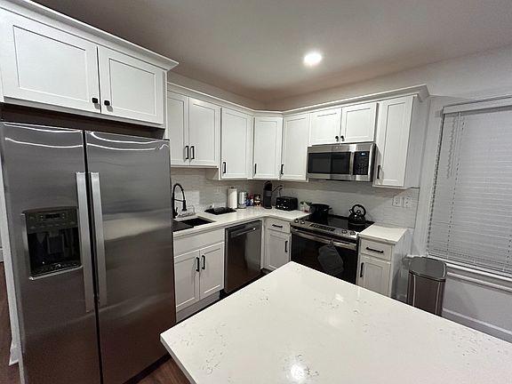 4th image of 286 Carolina St #A