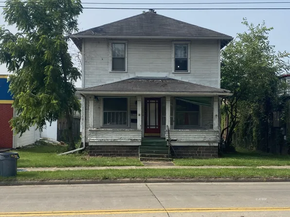 327 E State St, Athens, OH 45701