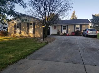 720 N Angela Dr, Fostoria, OH 44830