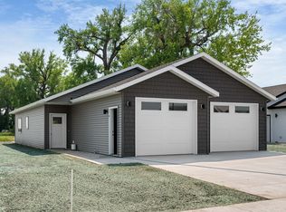 3069 45th Ave S, Grand Forks, ND 58201