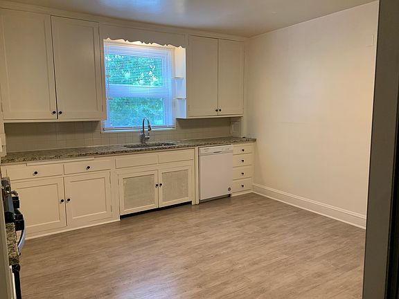 Kitchen - Eating Area