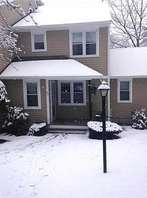 1st image of 22 Laurelwood Dr