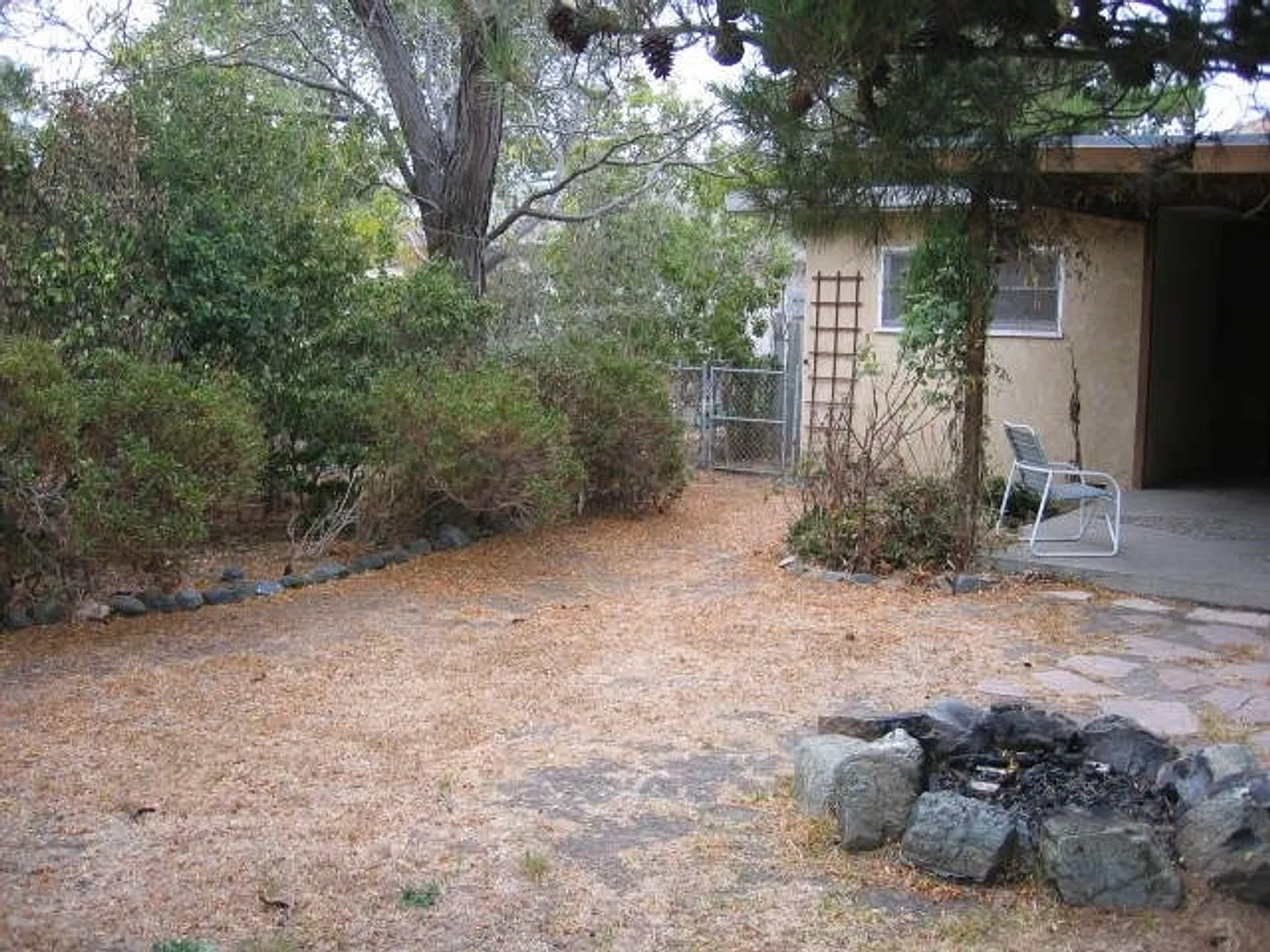 3 Bedroom 2 Bathroom Home — Photo 3