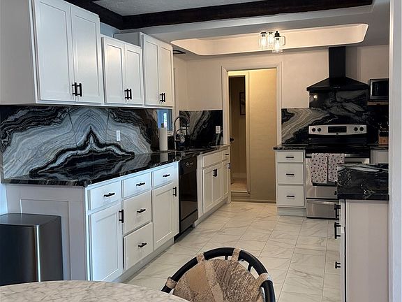 4th image of 1703 Chelmsford Rd