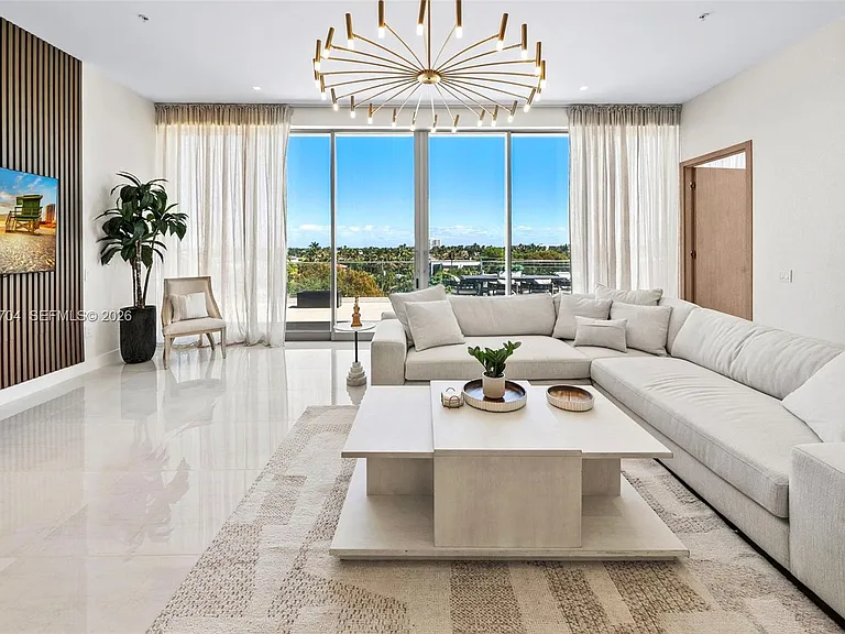 246 NE 6th Ave #PENTHOUSE — Photo 25