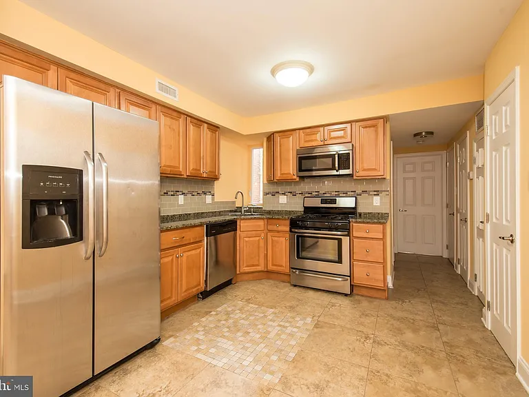 246 S 22nd St #2 — Photo 4