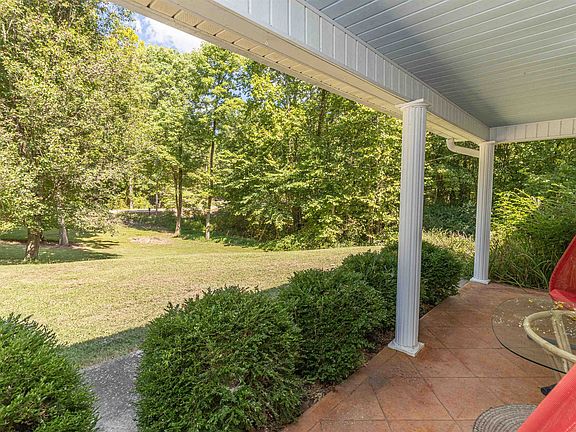 3rd image of 530 Oak Hill Dr