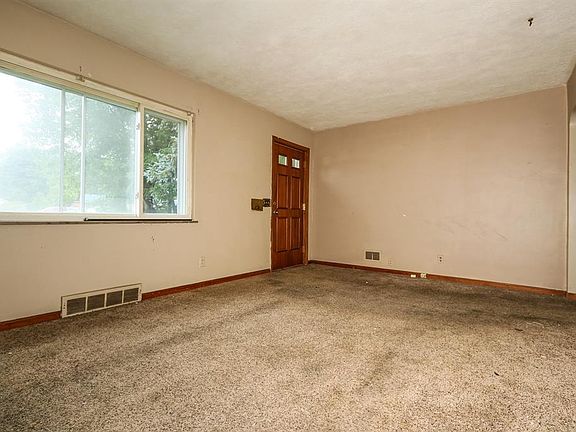 3rd image of 7252 Burlington Pike