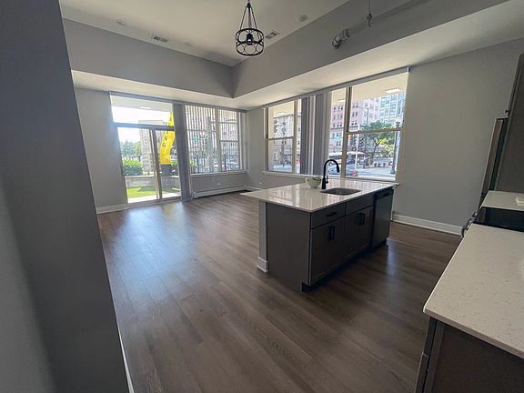 5th image of 5600-01 N Sheridan Rd #1D