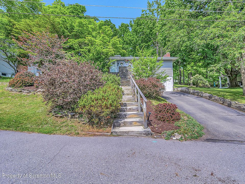 1st image of 208 Ridge St