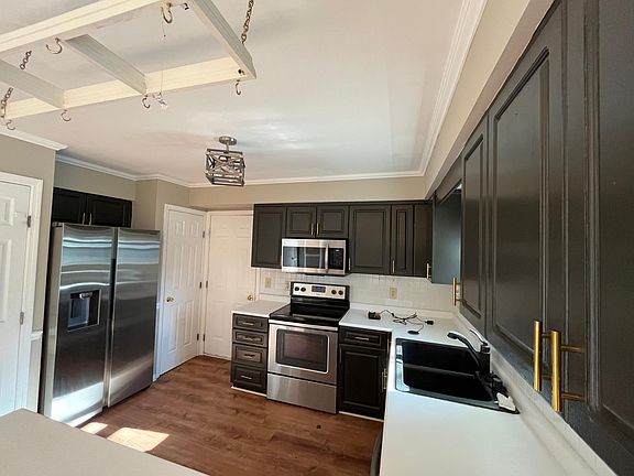 4th image of 1033 Macintosh Ln