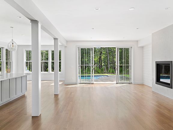 3rd image of 12 Musket Ln