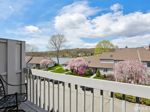 22 Whitehall Landing #22, Stonington, CT 06355