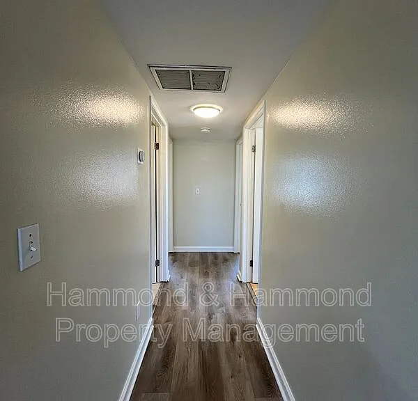6916 Agnes Ave #4 — Photo 10