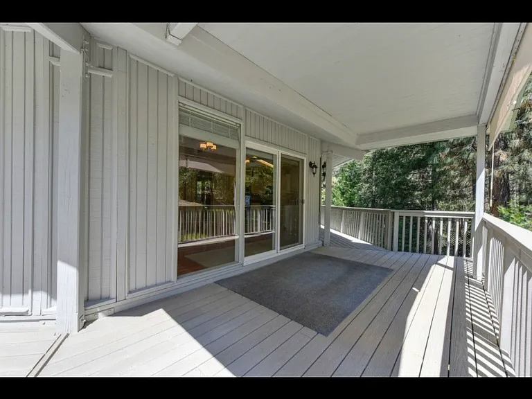 2/3 Wrap around deck ! Great for watching sunsets !