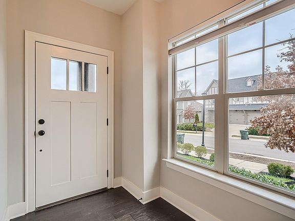 4th image of 640 Sire Ave