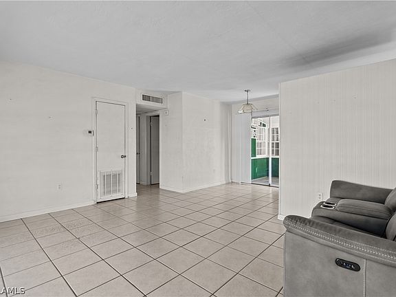 4th image of 2190 Bragg Ct