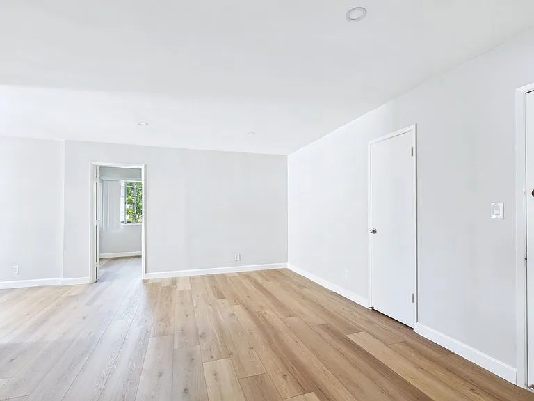 1699 Amberwood Apartments — Photo 17