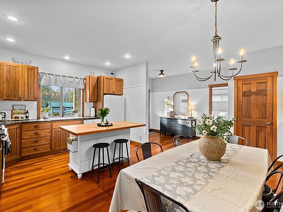 5th image of 8733 Johnson Point Road NE