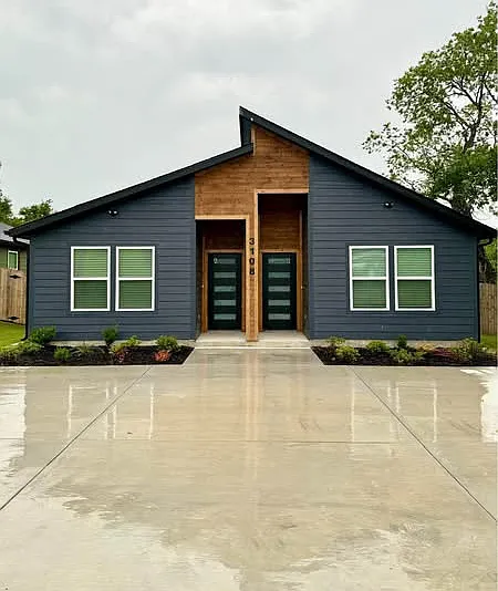 3108 Mill St — Photo 1