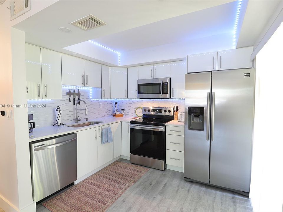 1st image of 20210 NE 3rd Ct APT 1