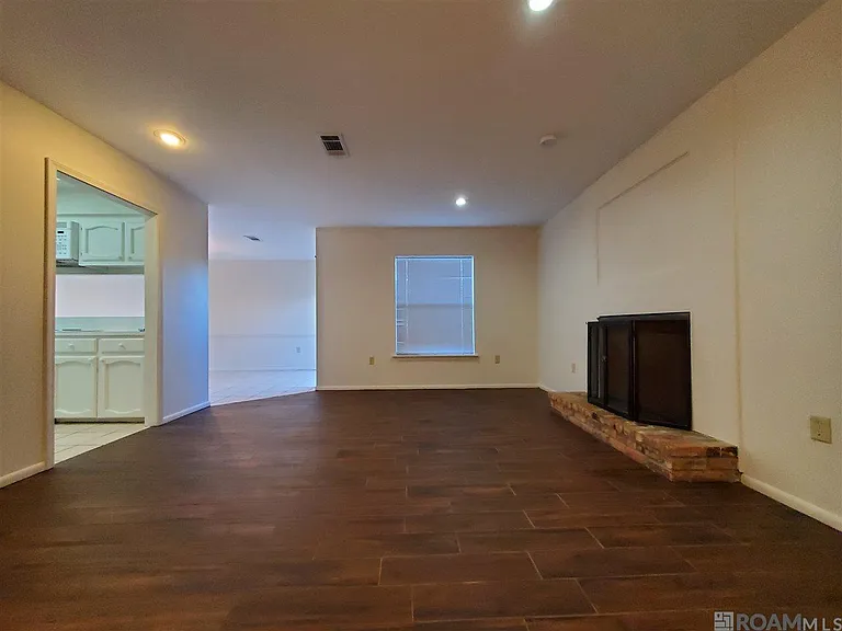 5151 Everett Ln — Photo 3