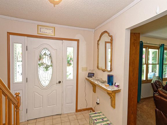 5th image of 25 Stonehedge Dr
